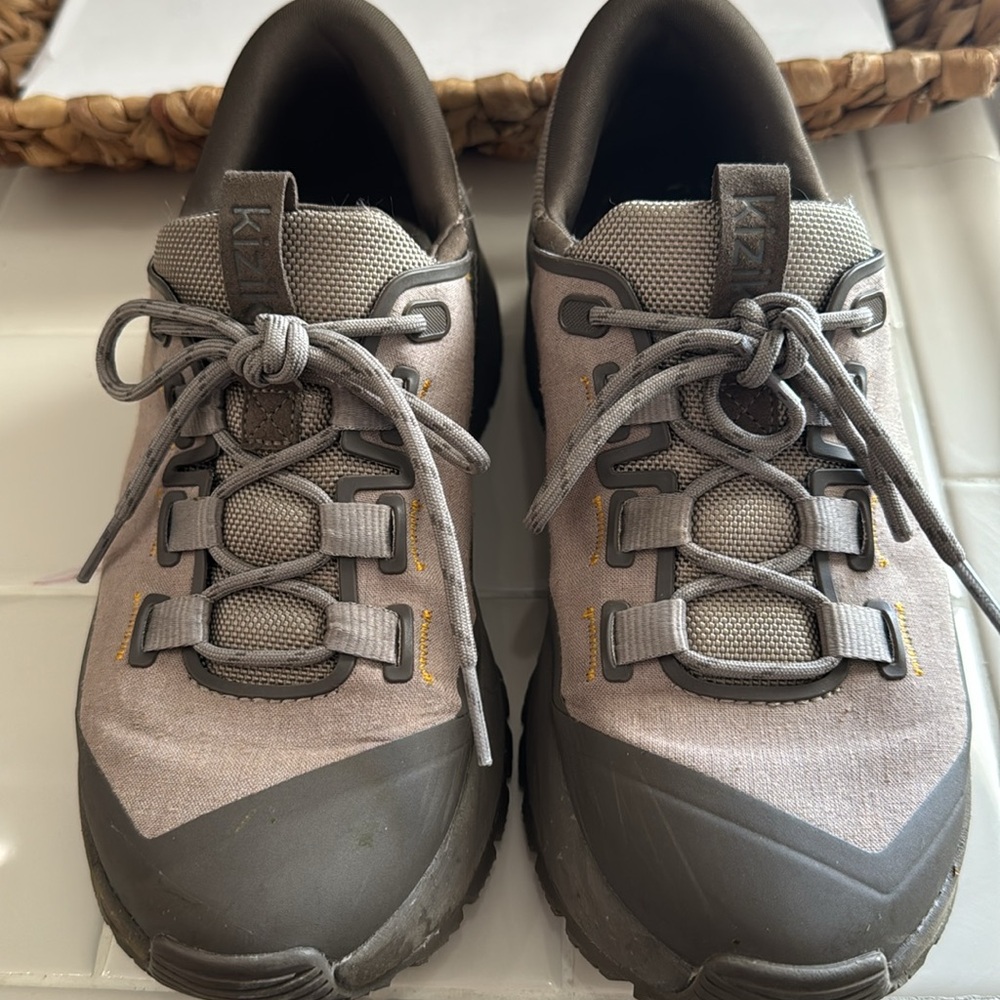 RARE Olive drab KIZIK step in/hands free sneaker EUC